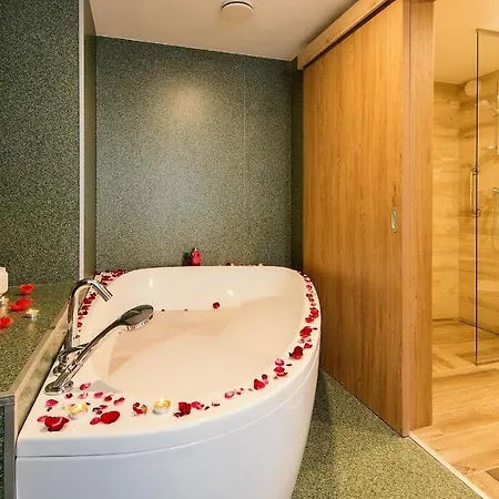 Hotell Akademia 4*