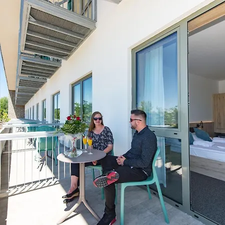 ホテル Akademia バラトンフレド