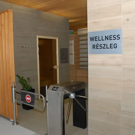 Akademia Otel 4*