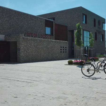 Akademia 4* バラトンフレド